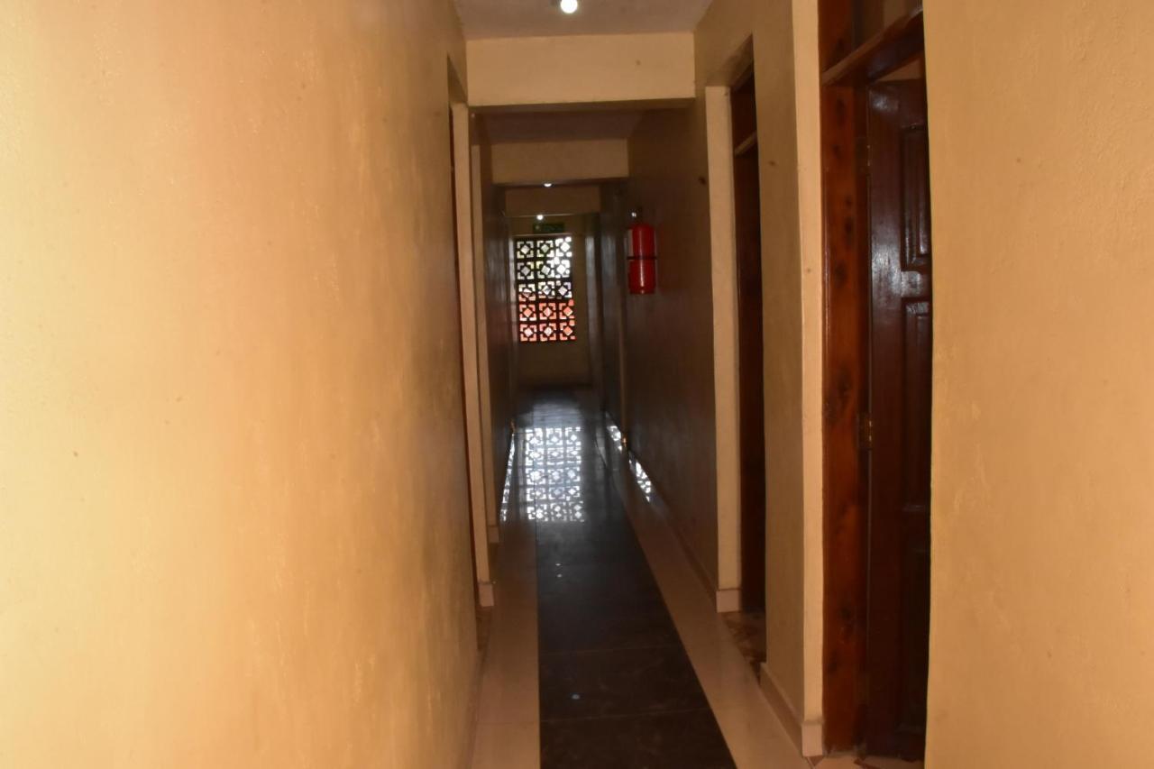 Viriko Boarding House Hotel Mombasa Exterior photo