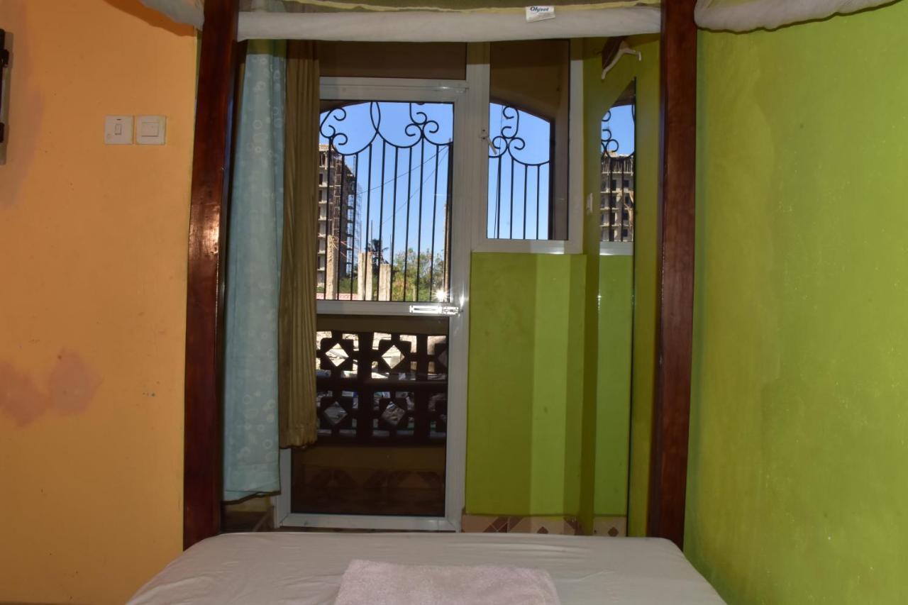 Viriko Boarding House Hotel Mombasa Exterior photo