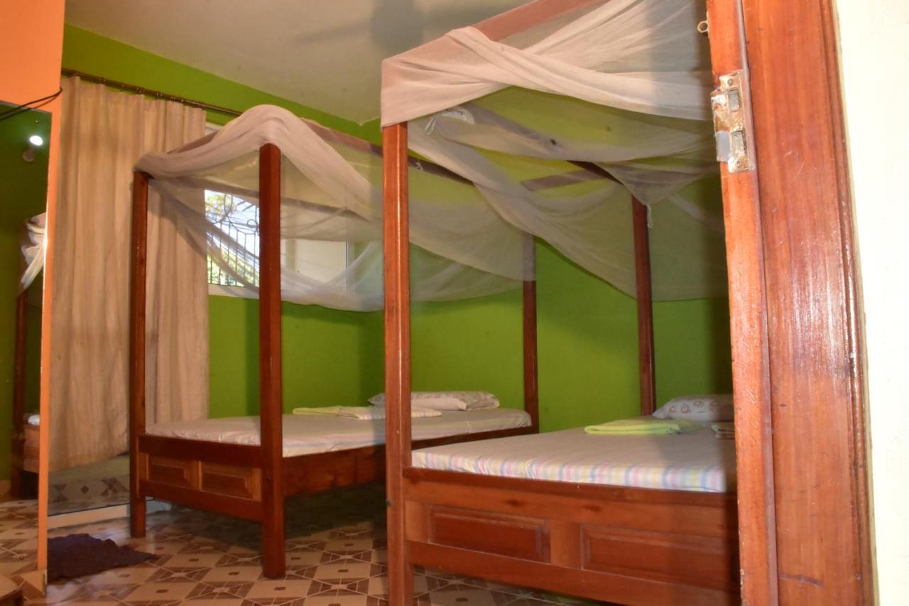 Viriko Boarding House Hotel Mombasa Exterior photo