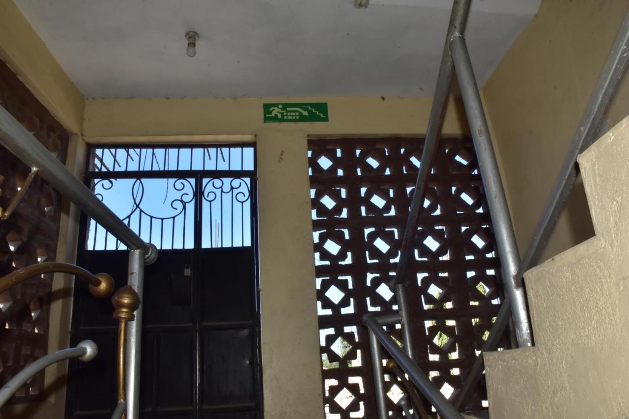 Viriko Boarding House Hotel Mombasa Exterior photo